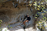 Thomas<br />descente en rappel dans un 8b