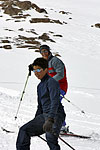 Le gardien du refuge (derrire sur les skis d